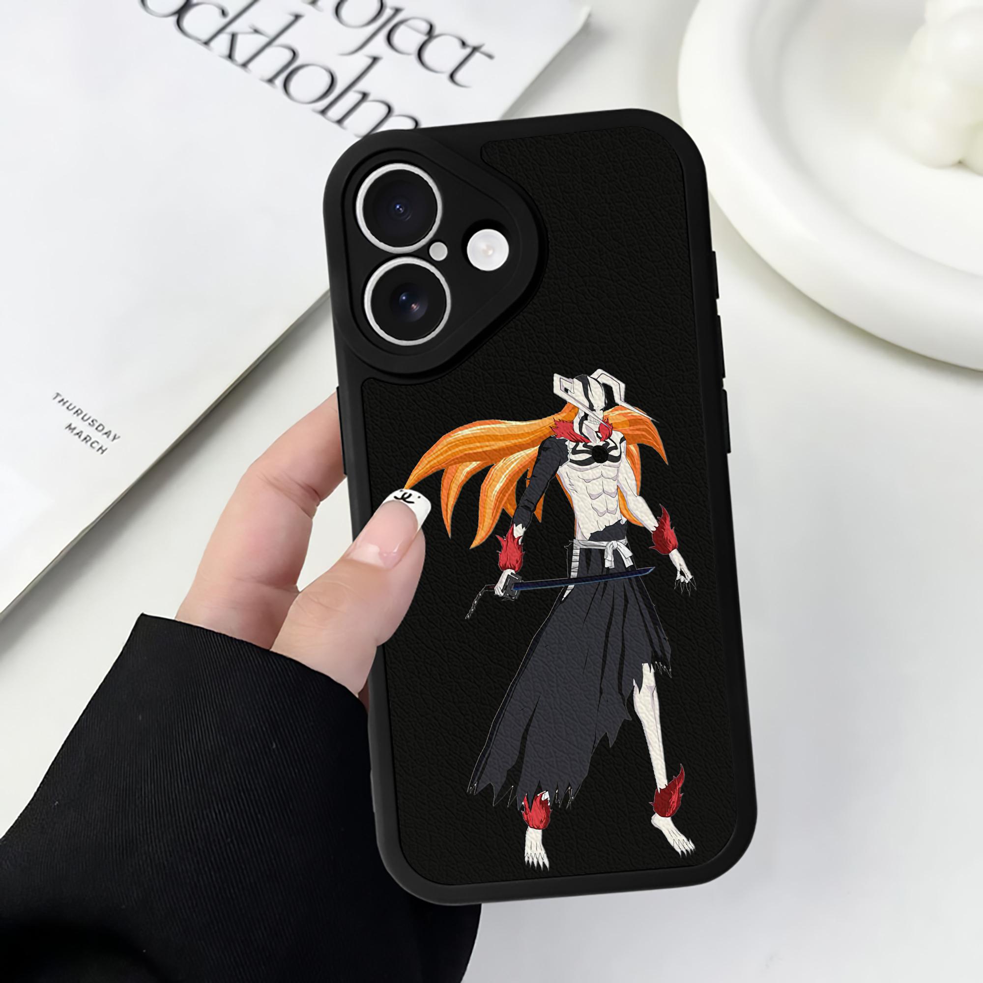 ブリーチ 黒崎一護（くろさき いちご）BLEACH Kurosaki Ichigo 【iPhone 16シリーズ対応】シリコンスマホケース（レザー調） 材質：シリコン